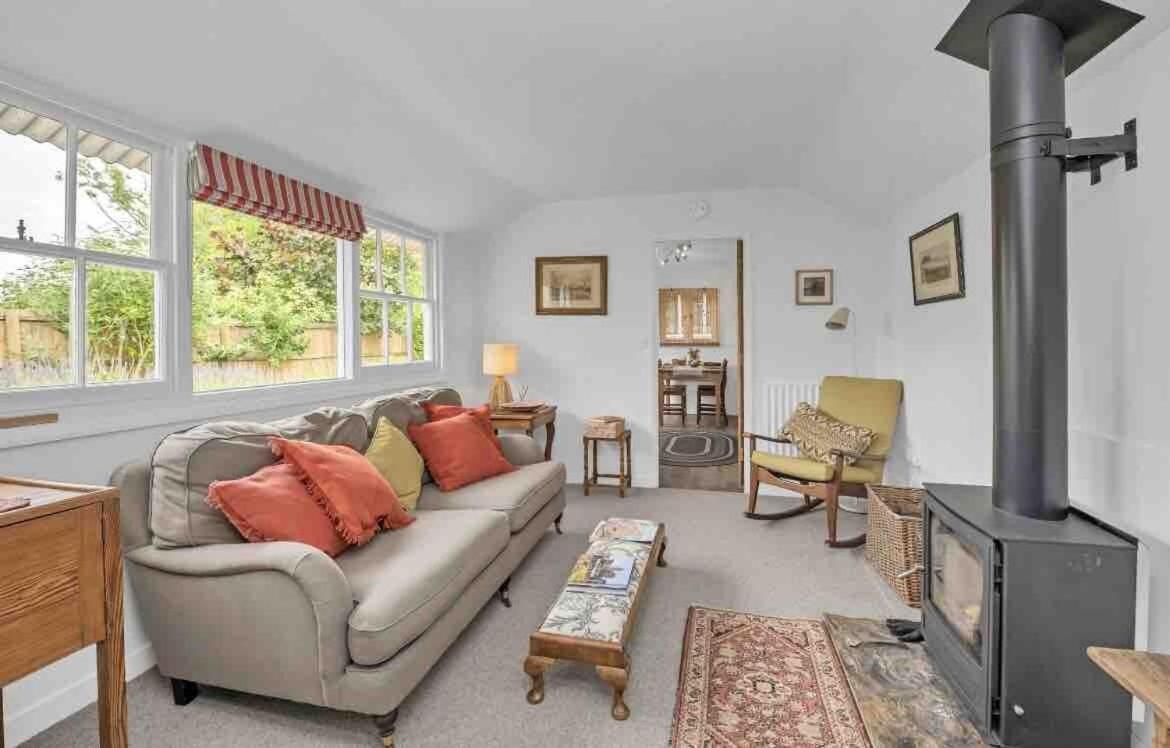 Holiday home The Red Shed Entire For 2 Private Garden And Parking 2 Miles From Bury St Edmunds *
