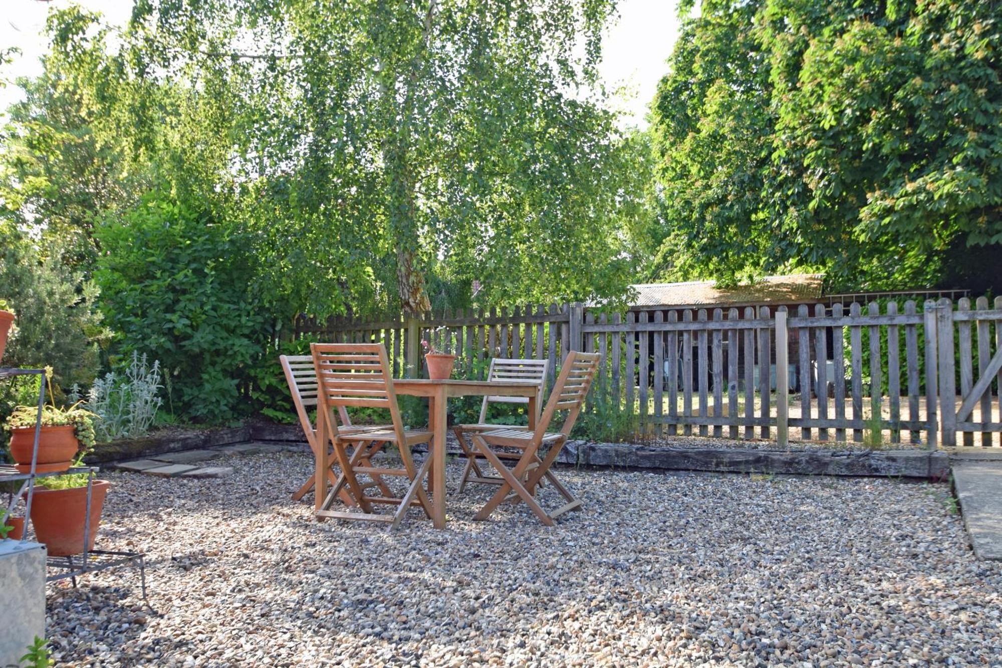 Holiday home The Red Shed Entire For 2 Private Garden And Parking 2 Miles From Bury St Edmunds