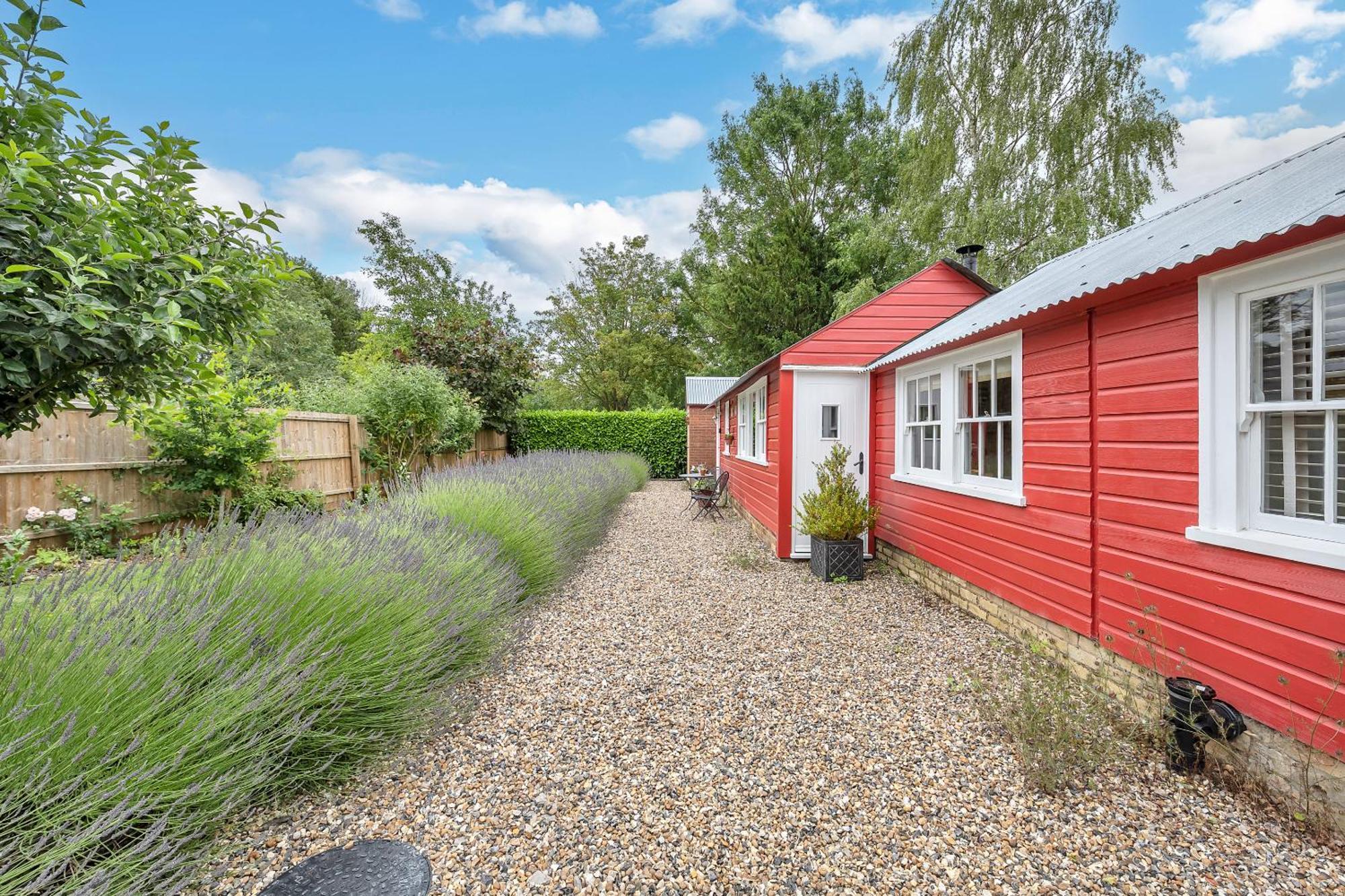 Holiday home The Red Shed Entire For 2 Private Garden And Parking 2 Miles From Bury St Edmunds