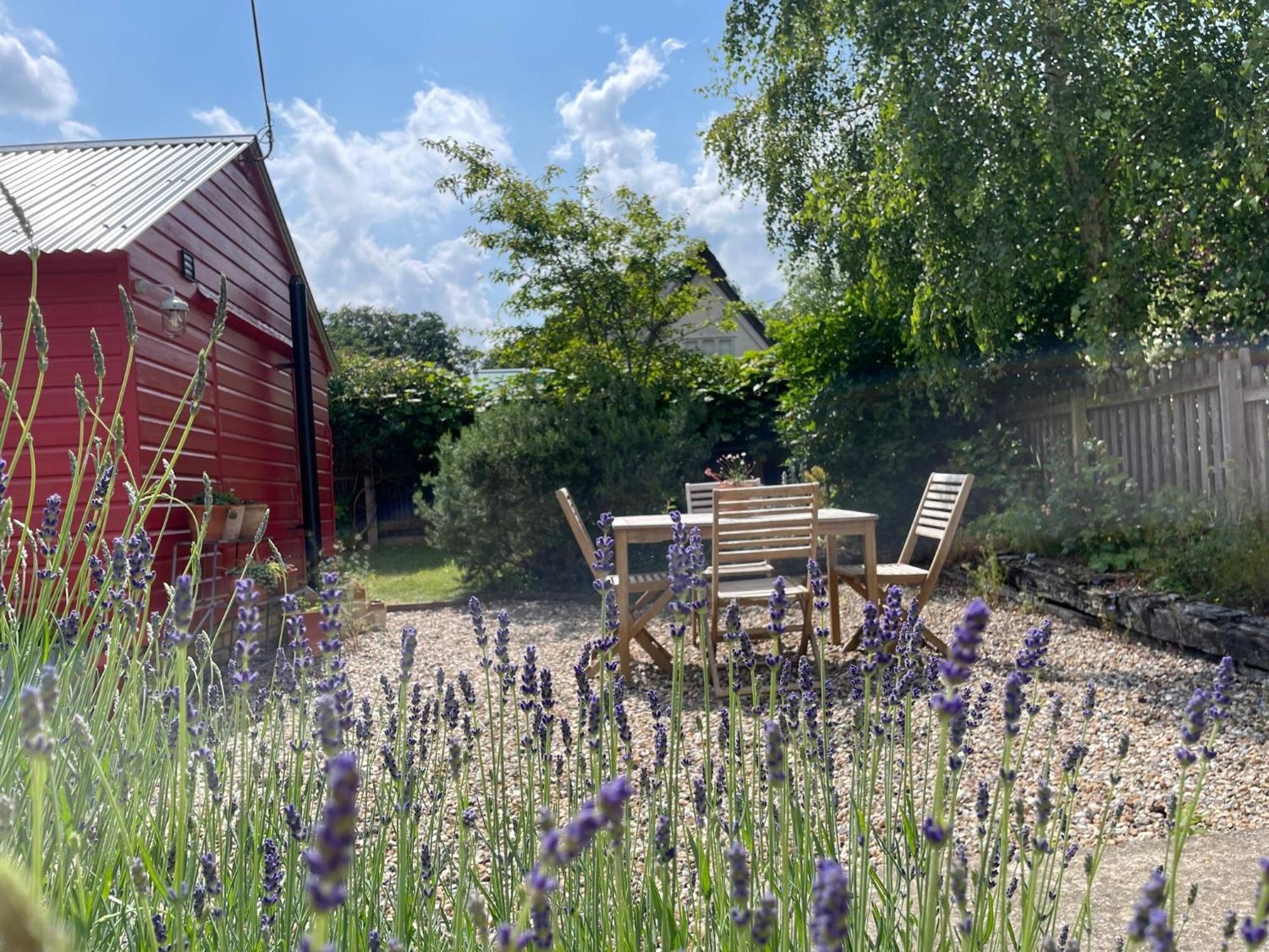 Holiday home The Red Shed Entire For 2 Private Garden And Parking 2 Miles From Bury St Edmunds Whepstead