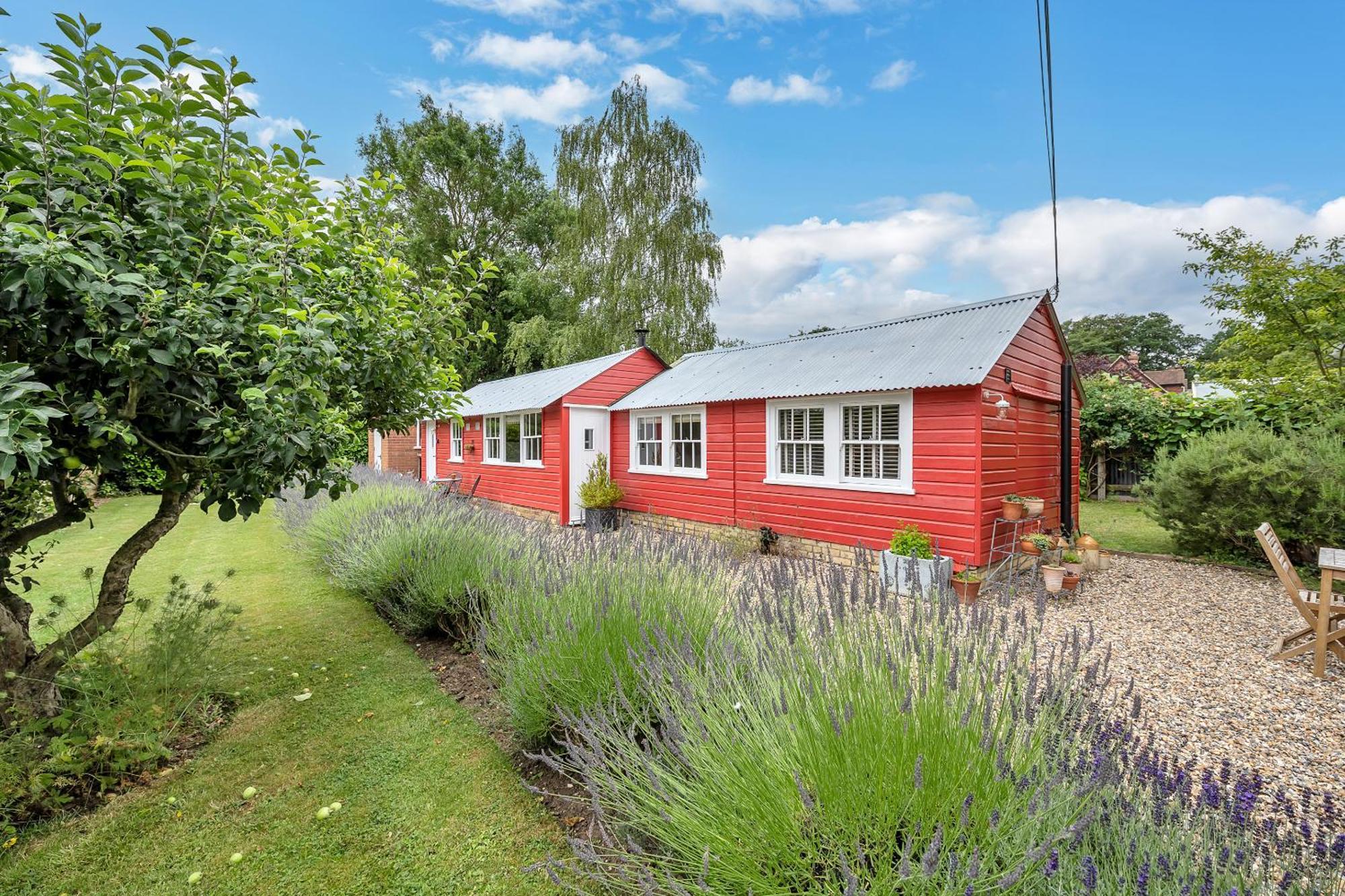 The Red Shed Entire For 2 Private Garden And Parking 2 Miles From Bury St Edmunds