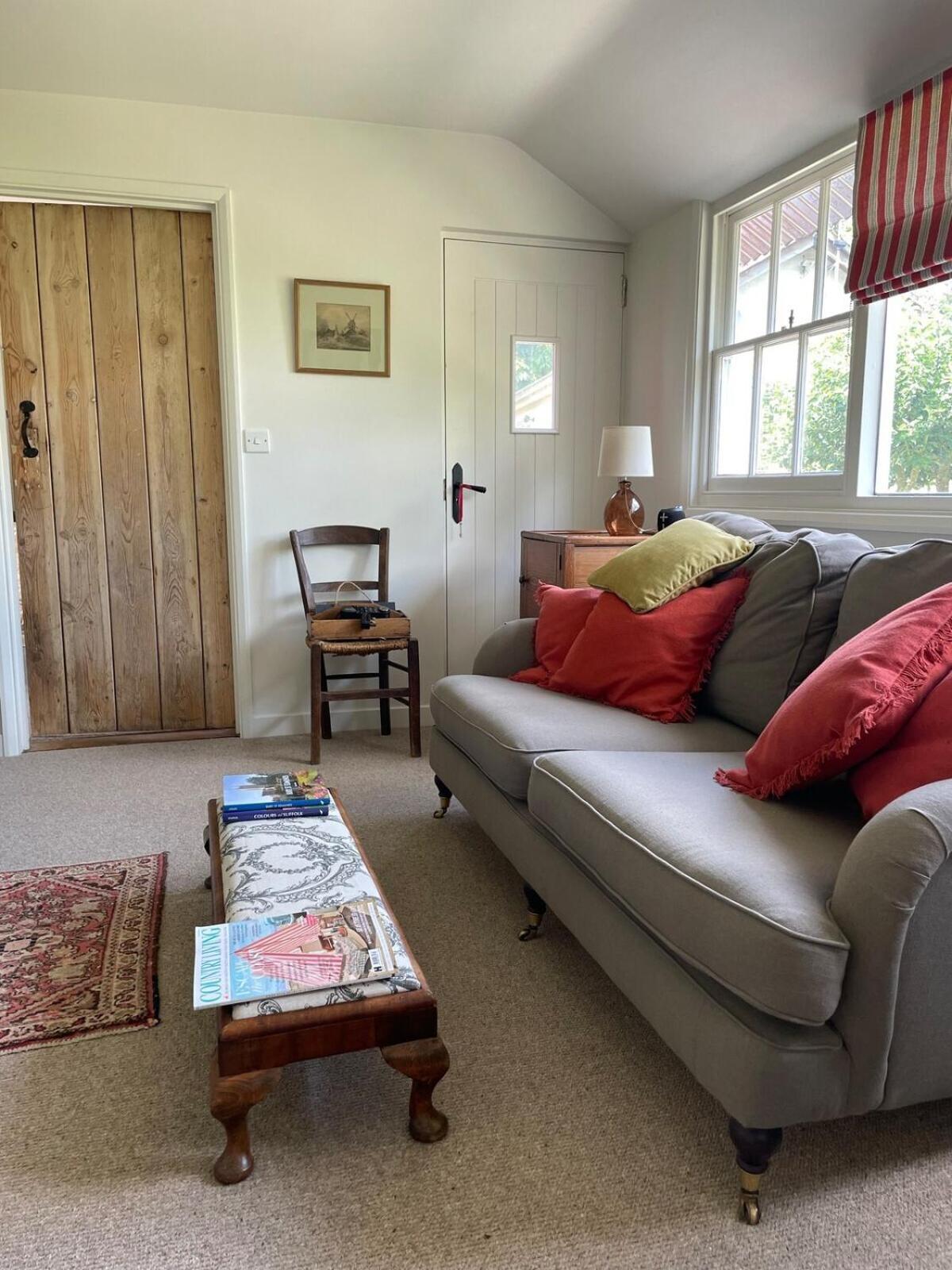 Holiday home The Red Shed Entire For 2 Private Garden And Parking 2 Miles From Bury St Edmunds *