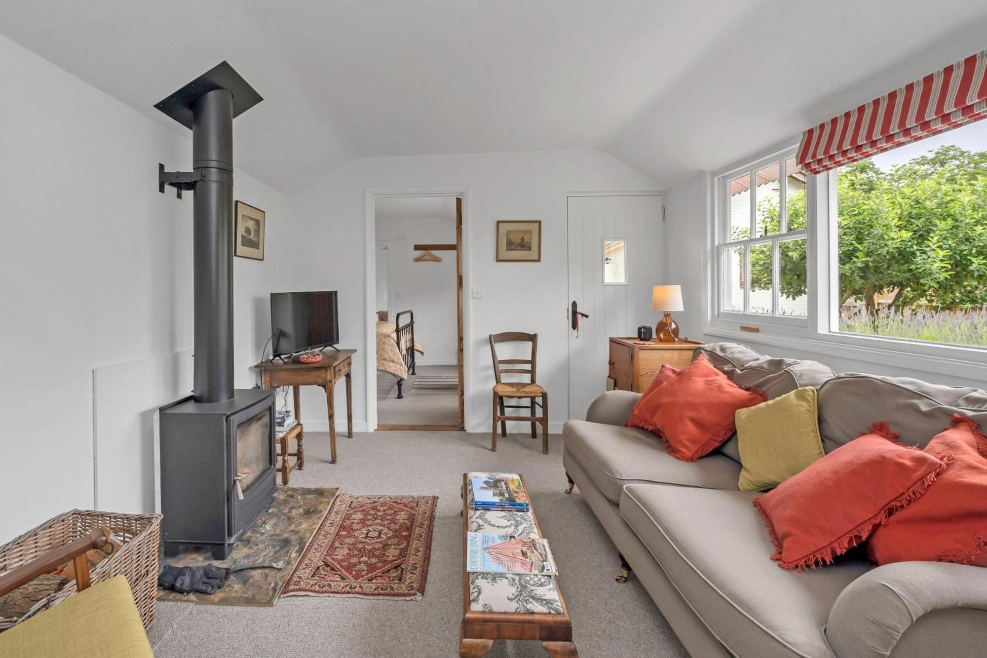 Holiday home The Red Shed Entire For 2 Private Garden And Parking 2 Miles From Bury St Edmunds