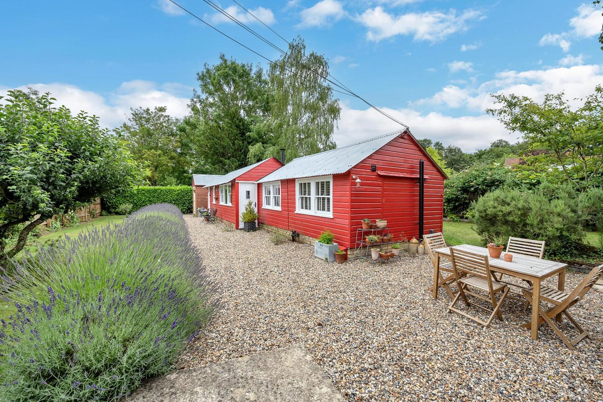 The Red Shed Entire For 2 Private Garden And Parking 2 Miles From Bury St Edmunds Holiday home Whepstead